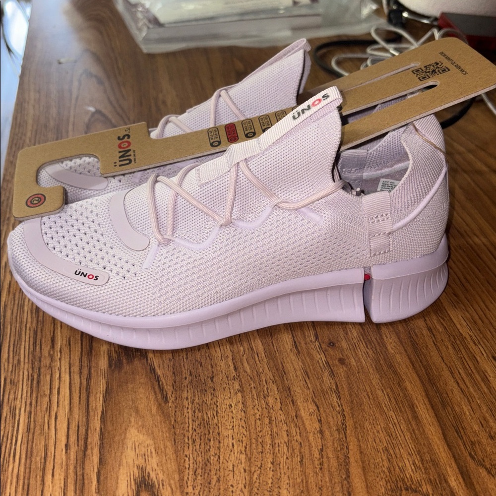 Unos shoes - Picture 2 of 2